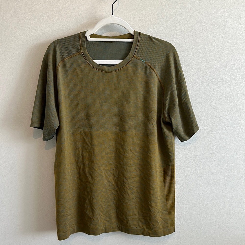 Men’s Lululemon Athletic Shirt